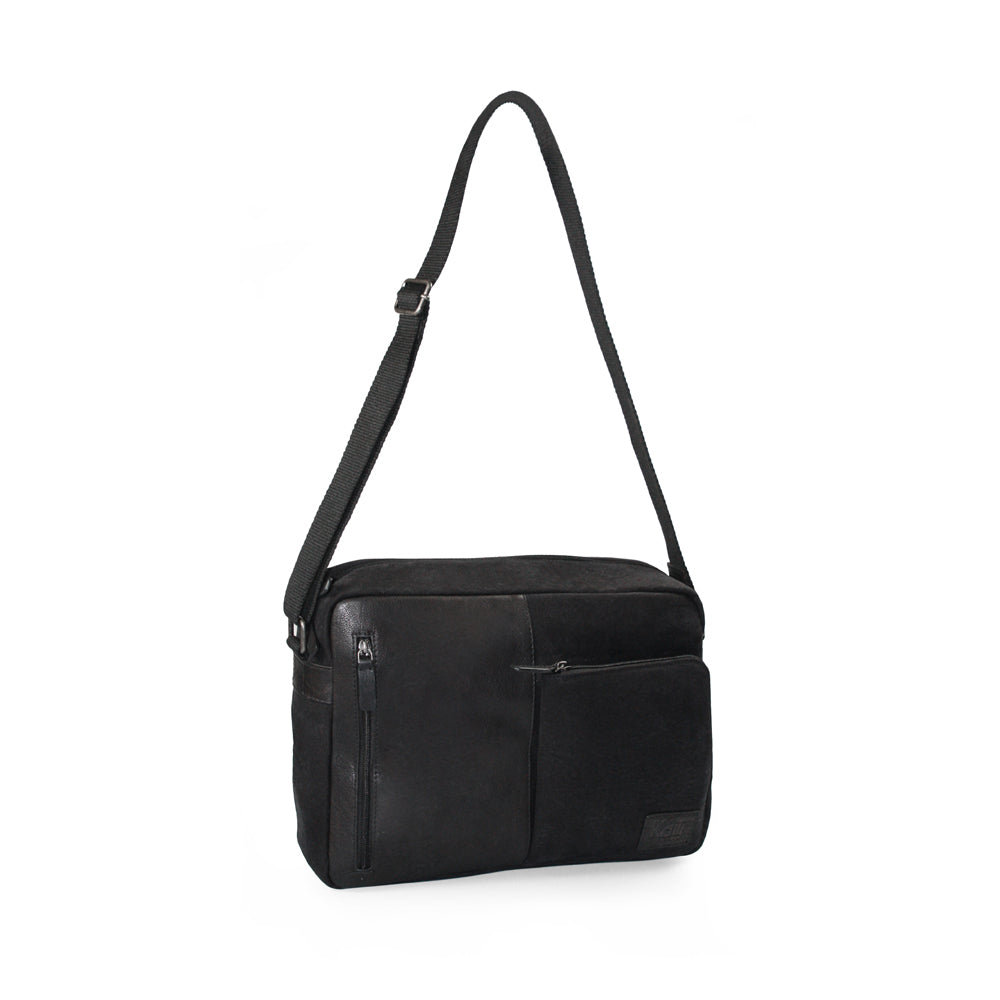 K0022AB | Messenger in Canvas/Vera Pelle, pieno fiore, volanata - Colore Nero. Accessori Nickel Anticato, Chiusura superiore con lampo. Dimensioni: cm 35 x 26 x 10. Confezione: Sacchetto Tnt