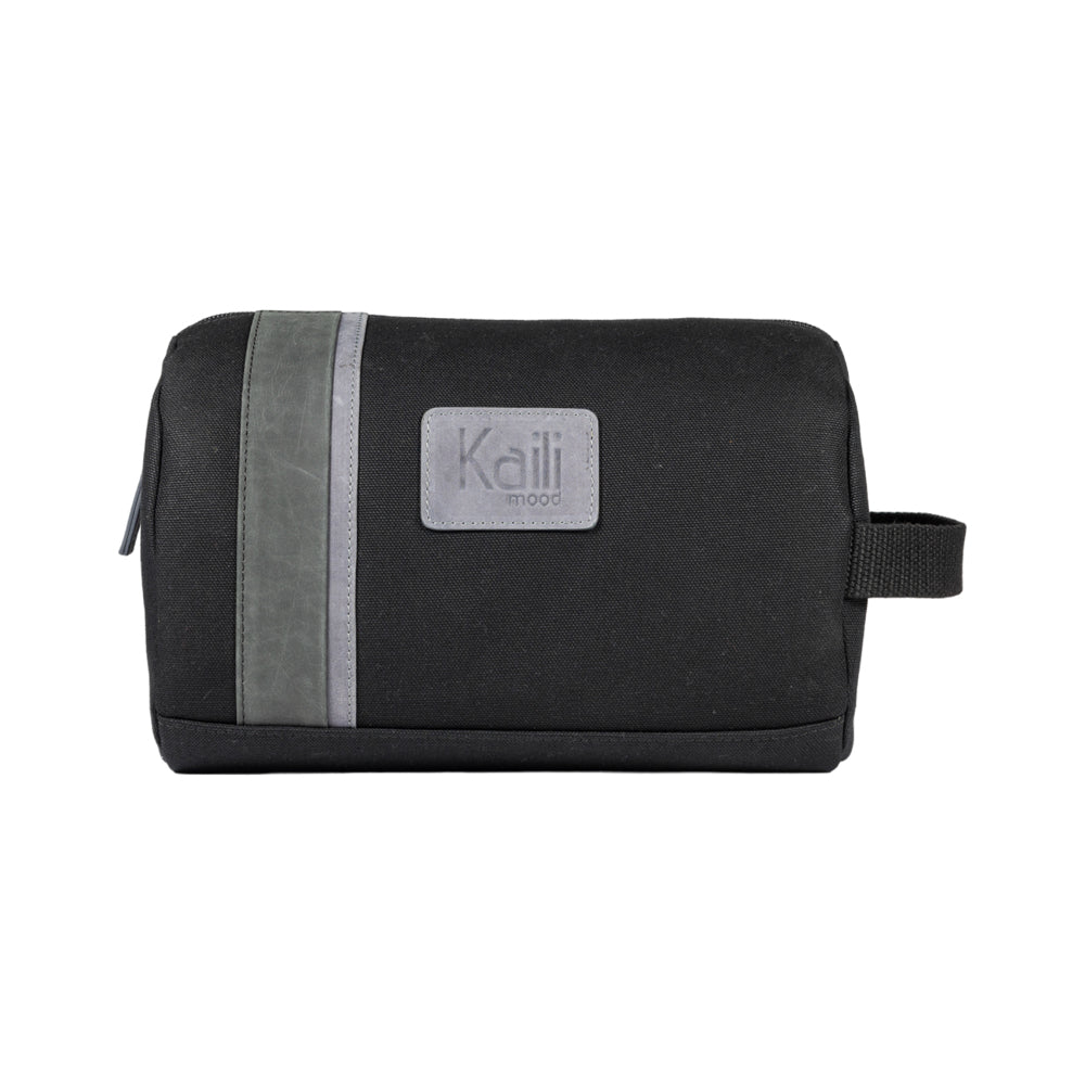 K2005AF | Beauty Case in Canvas 100% Cotone/Vera Pelle pieno fiore, Naked. Colore Nero. Maniglia laterale. Chiusura con lampo. Dimensioni: cm 25 x 15 x 17. Confezione: Sacchetto in Tnt