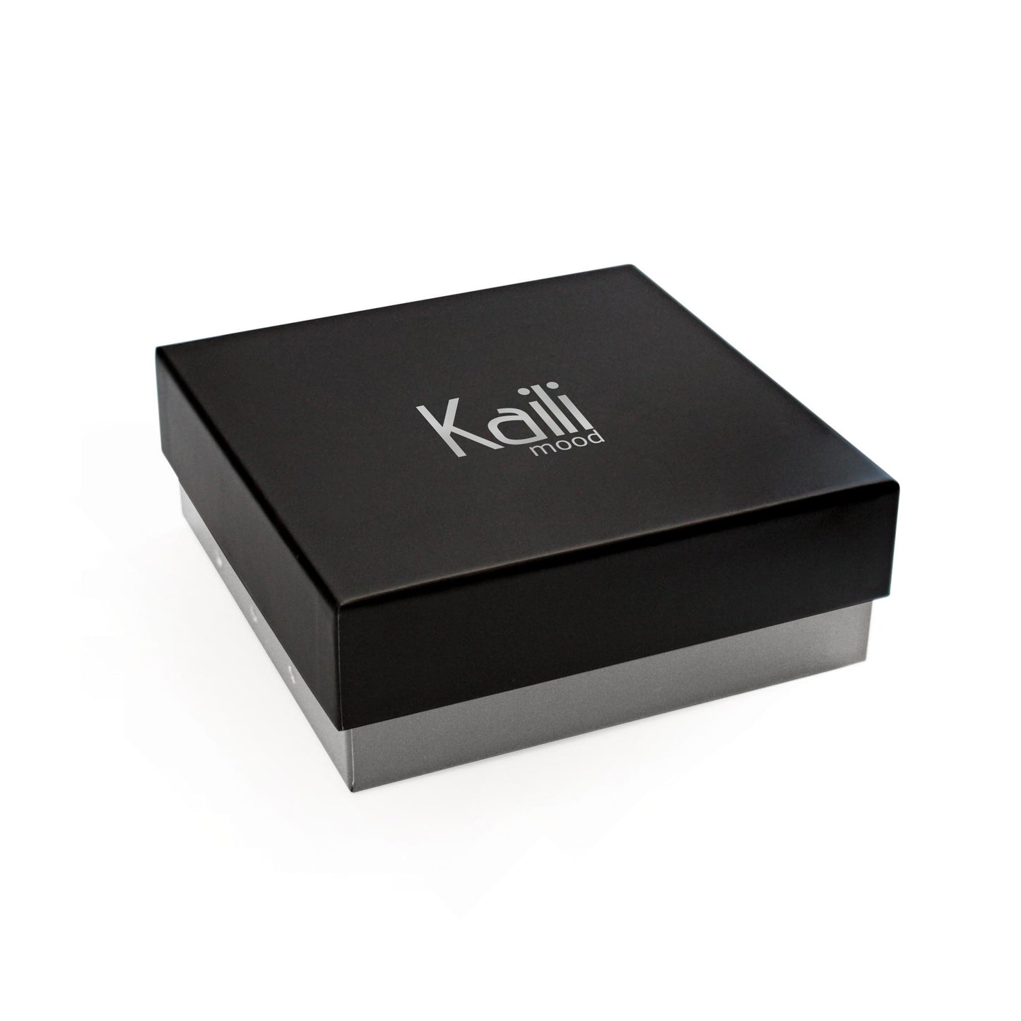 K4004JB | Cintura Intrecciata in Elastico/Pelle. Colore Blu/Ecrù. Fibbia Nickel Satinato. Dimensioni: cm 120x3,5x0,5 (giro vita cm 105). Confezione: Gift Box rigido fondo/coperchio