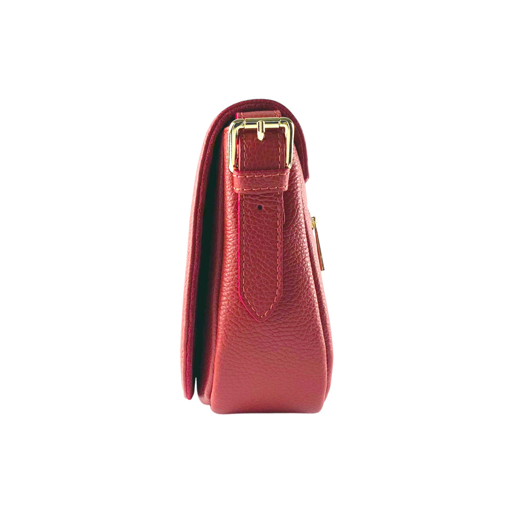 RB1002V | Genuine Leather Shoulder Bag Made in Italy with removable leather shoulder strap and attachments with shiny gold metal buckles - Red color - Dimensions: 26 x 20 x 10 cm