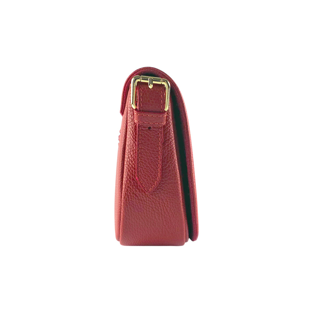 RB1002V | Genuine Leather Shoulder Bag Made in Italy with removable leather shoulder strap and attachments with shiny gold metal buckles - Red color - Dimensions: 26 x 20 x 10 cm