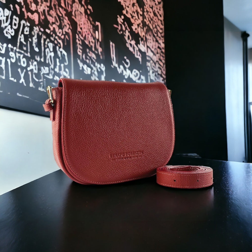 RB1002V | Genuine Leather Shoulder Bag Made in Italy with removable leather shoulder strap and attachments with shiny gold metal buckles - Red color - Dimensions: 26 x 20 x 10 cm