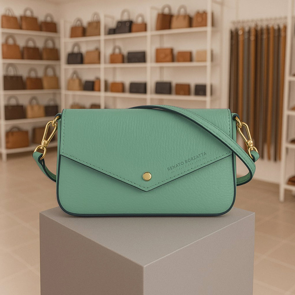 RB1023BF | Borsa piccola a Spalla con Tracolla a catena removibile in Vera Pelle Made in Italy. Pattina di Chiusura. Accessori in metallo Oro Lucido - Colore Menta - Dimensioni: cm 22 x 12 x 3