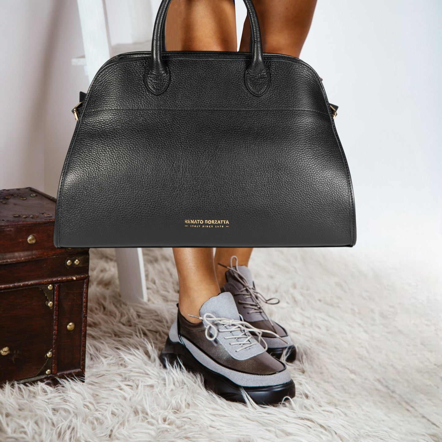 RB1032A | FRIDA Women's Handbag in Genuine Leather Made in Italy. Shiny Gold Metal Accessories - Black Color - Dimensions: cm 43 x 29 x 24 + 12 (Handle Drop)