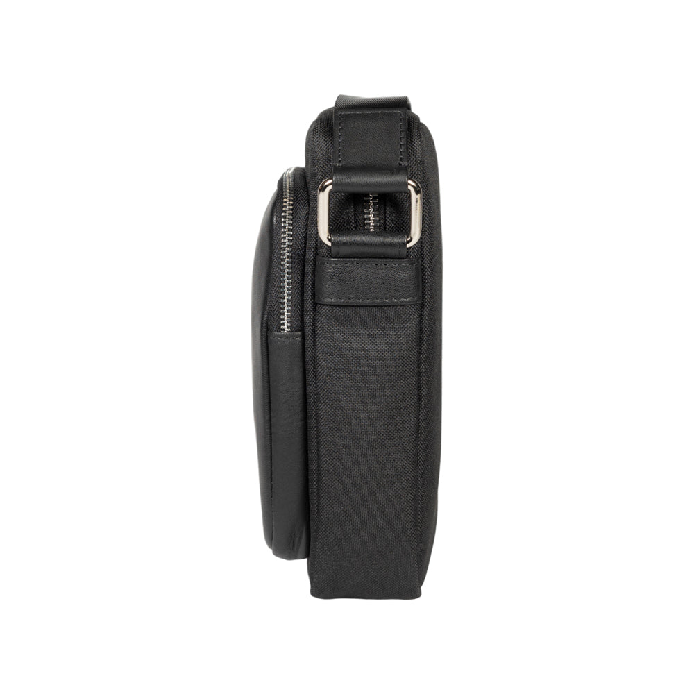 RB2002A | Borsa a Tracolla in Nylon/Vera Pelle, con leggera grana. Chiusura con lampo e tracolla regolabile - Colore Nero - Dimensioni: cm 15,5 x 21 x 7. Confezione: Sacchetto in Tessuto non Tessuto