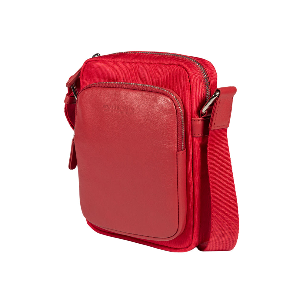 RB2002V | Borsa a Tracolla in Nylon/Vera Pelle, con leggera grana. Chiusura con lampo e tracolla regolabile - Colore Rosso - Dimensioni: cm 15,5 x 21 x 7. Confezione: Sacchetto in Tessuto non Tessuto