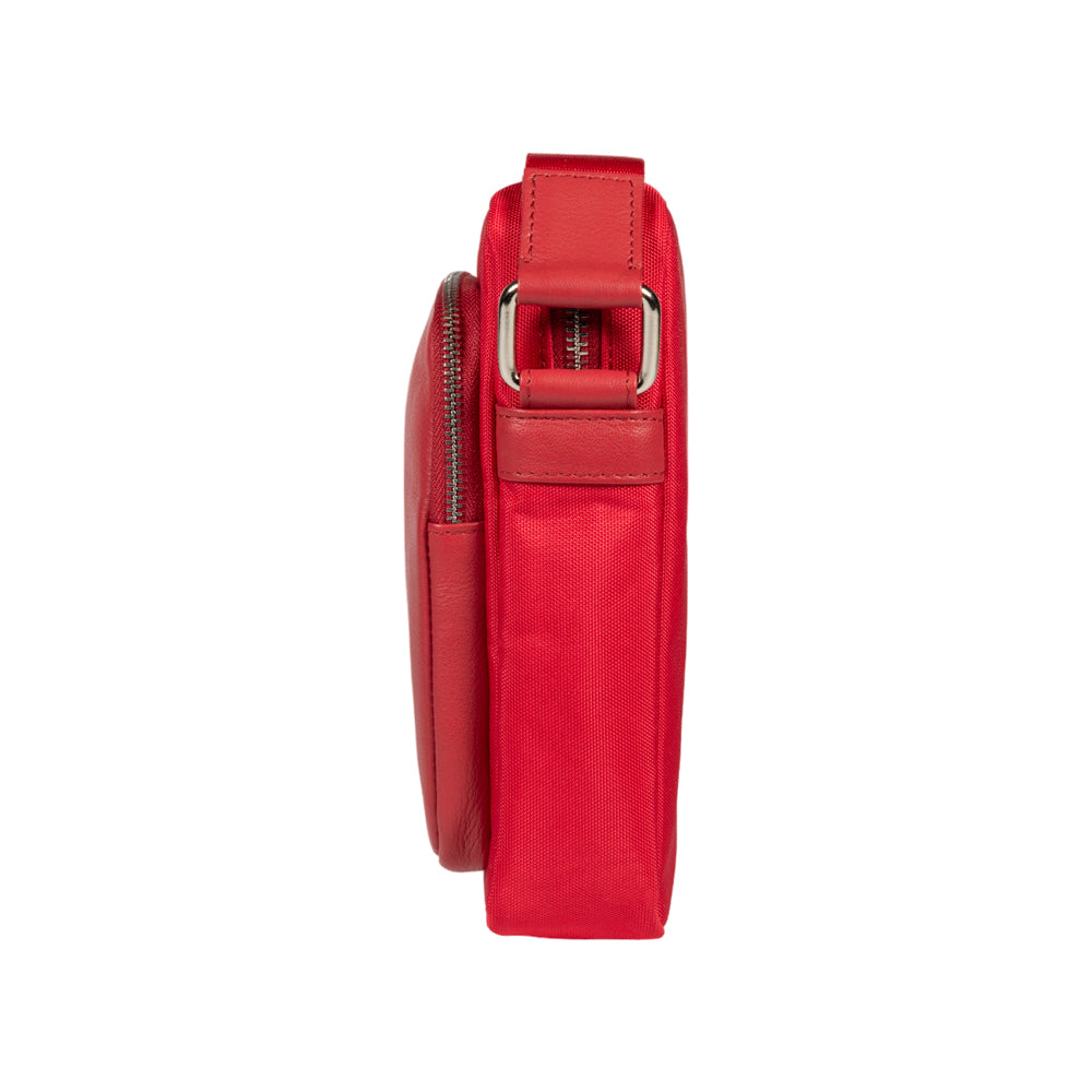 RB2002V | Borsa a Tracolla in Nylon/Vera Pelle, con leggera grana. Chiusura con lampo e tracolla regolabile - Colore Rosso - Dimensioni: cm 15,5 x 21 x 7. Confezione: Sacchetto in Tessuto non Tessuto