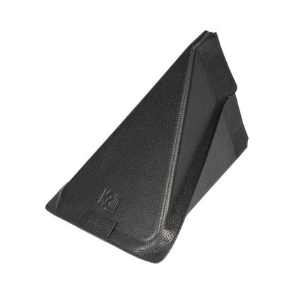 K0031AB | Custodia/Supporto per Tablet Modulare in Vera Pelle, pieno fiore, grana dollaro. Colore Nero. Chiusura con magneti. Dimensioni: cm 22 x 31. Confezione: Sacchetto Tnt