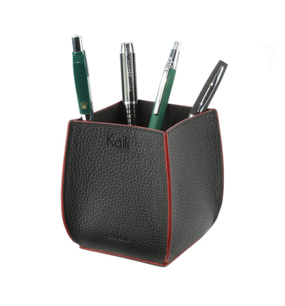 K0032AB | Desk Pen Holder in Genuine Leather, full grain, dollar grain. Black color with red edges. Dimensions: 8.5 x 8.5 x 12 cm. Packaging: TNT bag