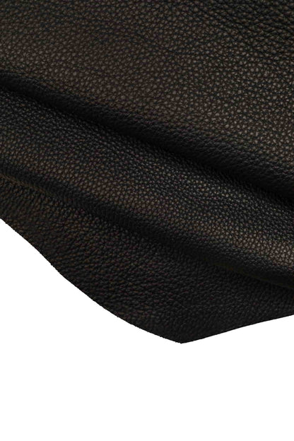 K0038AB | Heart bookmark Made in Italy in genuine full grain leather, dollar grain - Black color - Dimensions: 6 x 5.5 x 0.5 cm - Packaging: Rigid bottom/lid gift box