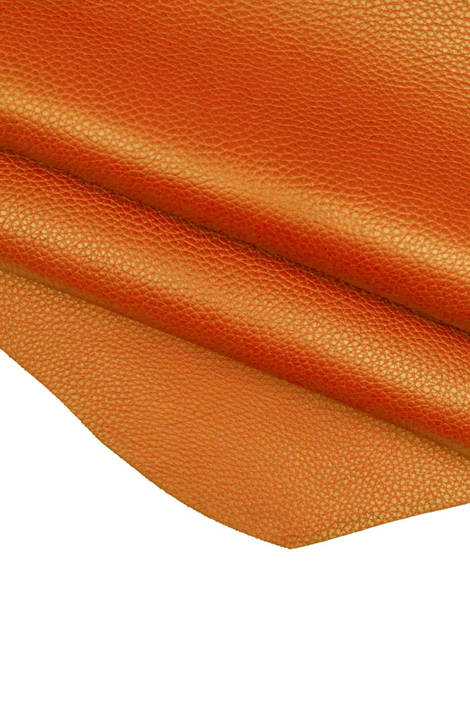 K0038LB | Heart bookmark Made in Italy in genuine full grain leather, dollar grain - Orange color - Dimensions: 6 x 5.5 x 0.5 cm - Packaging: Rigid bottom/lid gift box