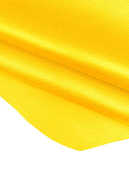 K0038RB | Heart bookmark Made in Italy in genuine full grain leather, dollar grain - Yellow color - Dimensions: 6 x 5.5 x 0.5 cm - Packaging: Rigid bottom/lid gift box