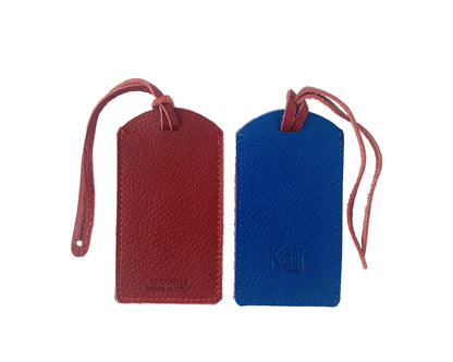 K0041VDB | Two-tone luggage tag Made in Italy in genuine full-grain leather, dollar grain - Red/Blue color - Dimensions: 6.5 x 12 cm - Packaging: Rigid bottom/lid gift box