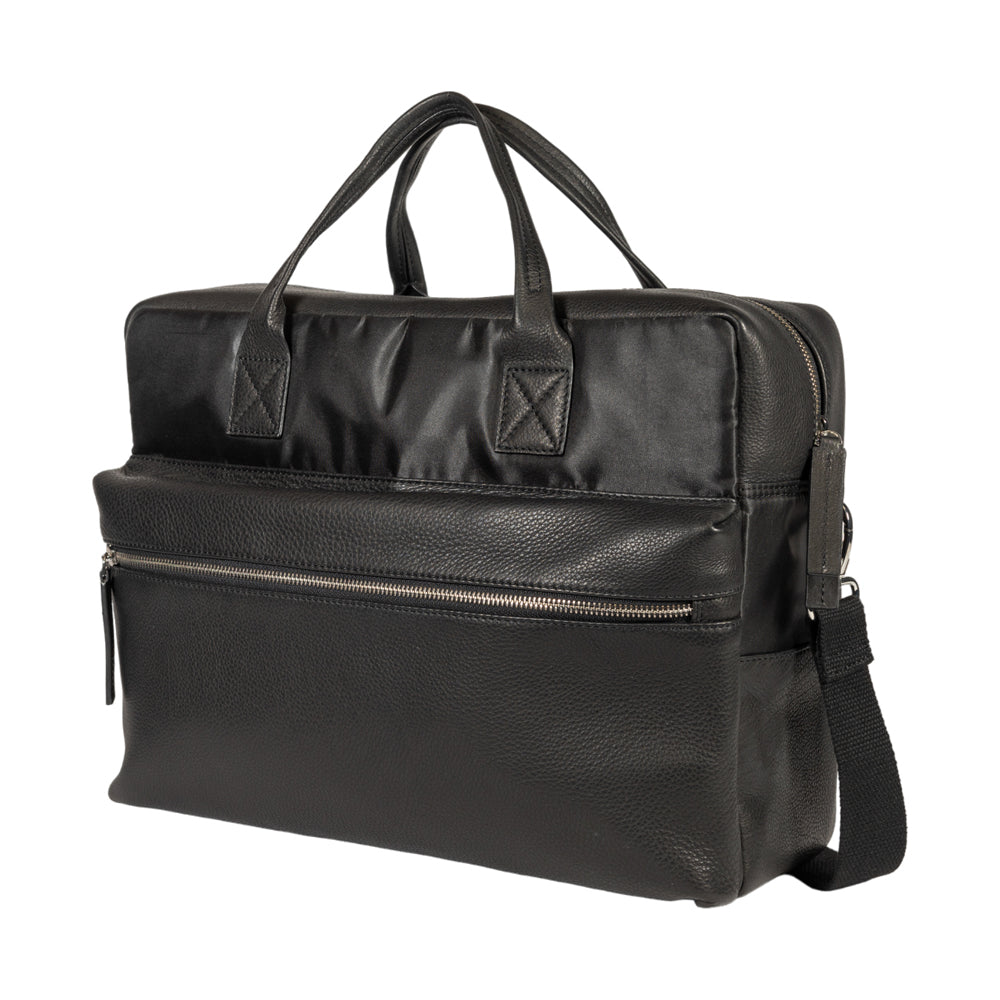 K0043AB | Briefcase in Nylon Waterproof/Vera Pelle pieno fiore con leggera grana - Colore Nero - Pochette interna - Accessori Silver lucido - Dimensioni cm 39 x 30 x 12 - Confezione: Sacchetto Tnt