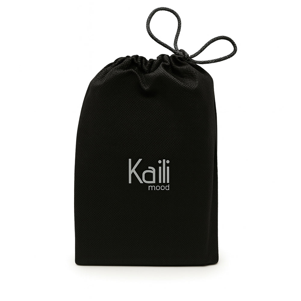 K0055SB | Pochette con Coulisse Hands-Free in Vera Pelle pieno fiore, ingrassata. Fodera in cotone. Colore Cognac. Dimensioni: cm 10 x 17 x 9,5. Confezione: Sacchetto Tessuto non Tessuto