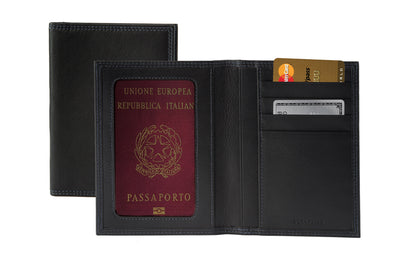 K10122AB | Document + Passport Holder in Genuine Full Grain Leather, dollar/smooth grain. Black colour. Dimensions when closed: 10 x 14 x 1 cm - Packaging: Rigid bottom/lid gift box