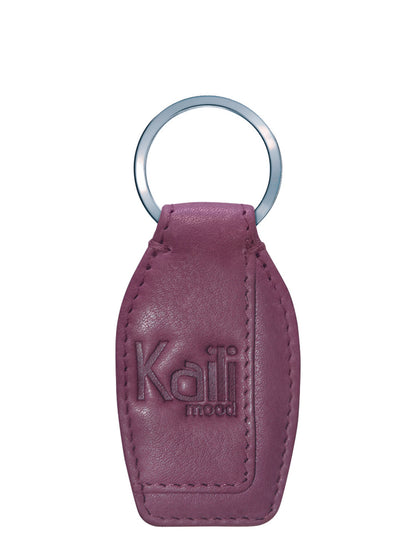 K10753NB | Key ring in genuine full grain leather, with light grain. Mauve color. Polished Nickel Ring. Total dimensions: 3.5 x 9 x 0.5 cm. Packaging: Rigid bottom/lid gift box