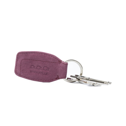 K10753NB | Key ring in genuine full grain leather, with light grain. Mauve color. Polished Nickel Ring. Total dimensions: 3.5 x 9 x 0.5 cm. Packaging: Rigid bottom/lid gift box