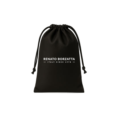 RB0046A | Pochette Uomo KEVIN con laccio da polso in Vera Pelle pieno fiore con leggera grana. Maniglia removibile. Colore Nero. Dimensioni: cm 22 x 13 x 5