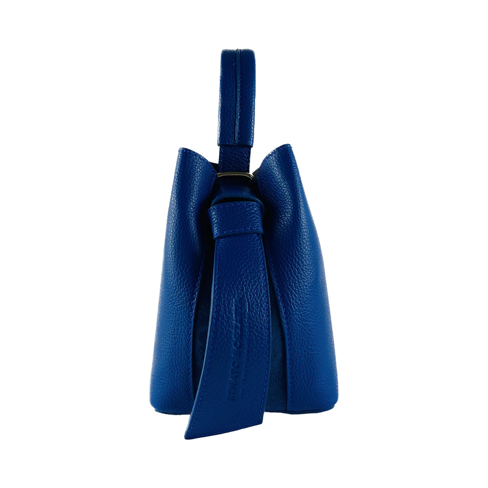 RB1006CH | Bucket Bag with Clutch in Genuine Leather Made in Italy. Shoulder bag with shiny gold metal lobster clasp attachments - Royal Blue - Dimensions: 16 x 14 x 21 cm + Handle 13 cm