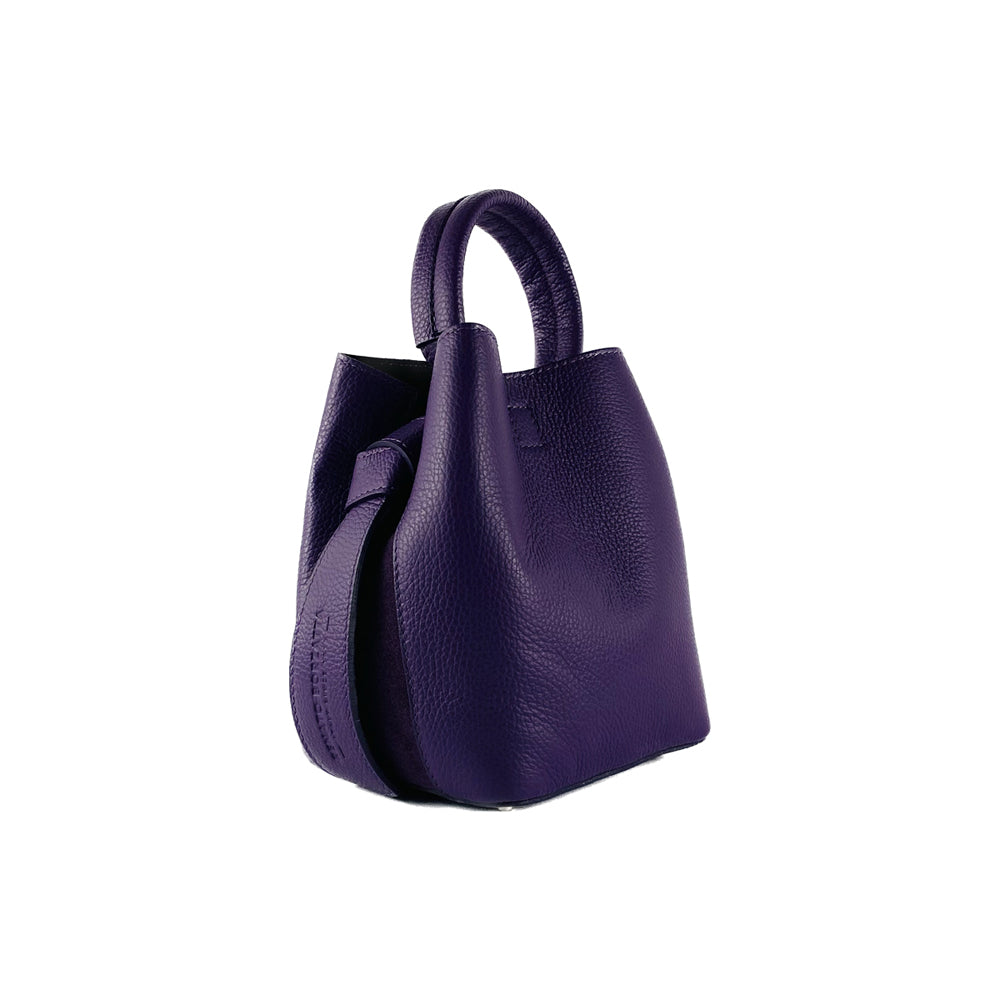 RB1006Y | Bucket Bag with Clutch in Genuine Leather Made in Italy. Shoulder bag with shiny gold metal lobster clasp attachments - Purple color - Dimensions: 16 x 14 x 21 cm + Handle 13 cm