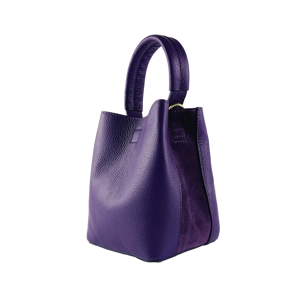 RB1006Y | Bucket Bag with Clutch in Genuine Leather Made in Italy. Shoulder bag with shiny gold metal lobster clasp attachments - Purple color - Dimensions: 16 x 14 x 21 cm + Handle 13 cm