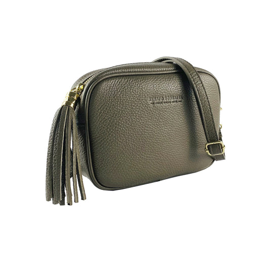 RB1007AQ | Women's shoulder bag in genuine leather Made in Italy. Removable shoulder strap. Attachments with shiny gold metal snap hooks - Taupe color - Dimensions: 20 x 15 x 7 cm