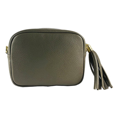 RB1007AQ | Women's shoulder bag in genuine leather Made in Italy. Removable shoulder strap. Attachments with shiny gold metal snap hooks - Taupe color - Dimensions: 20 x 15 x 7 cm