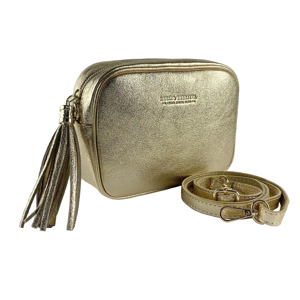 RB1007AS | Women's shoulder bag in genuine leather Made in Italy. Removable shoulder strap. Attachments with shiny gold metal snap hooks - Gold color - Dimensions: 20 x 15 x 7 cm