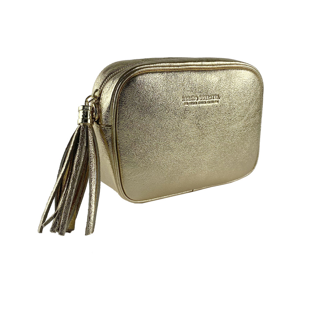 RB1007AS | Women's shoulder bag in genuine leather Made in Italy. Removable shoulder strap. Attachments with shiny gold metal snap hooks - Gold color - Dimensions: 20 x 15 x 7 cm