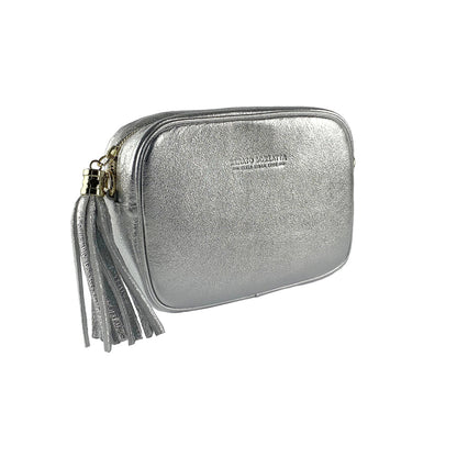 RB1007AW | Women's shoulder bag in genuine leather Made in Italy. Removable shoulder strap. Attachments with shiny gold metal snap hooks - Silver color - Dimensions: 20 x 15 x 7 cm