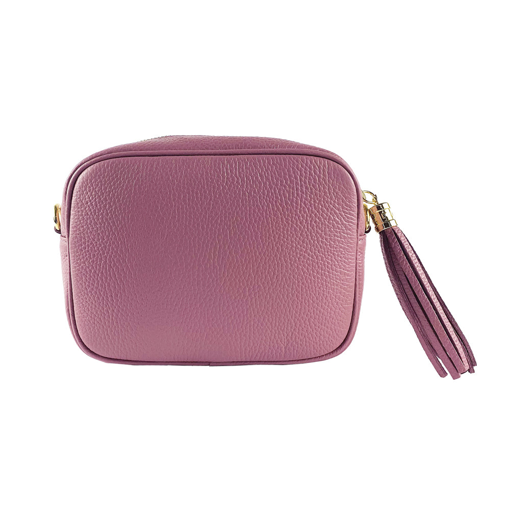 RB1007AZ | Women's shoulder bag in genuine leather Made in Italy. Removable shoulder strap. Attachments with shiny gold metal snap hooks - Antique pink color - Dimensions: 20 x 15 x 7 cm