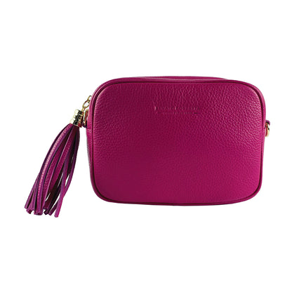 RB1007BE | Women's shoulder bag in genuine leather Made in Italy. Removable shoulder strap. Attachments with shiny gold metal snap hooks - Fuchsia color - Dimensions: 20 x 15 x 7 cm