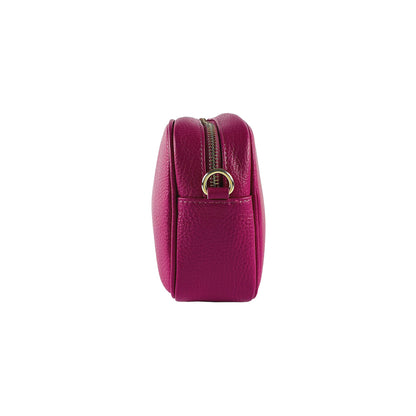 RB1007BE | Women's shoulder bag in genuine leather Made in Italy. Removable shoulder strap. Attachments with shiny gold metal snap hooks - Fuchsia color - Dimensions: 20 x 15 x 7 cm