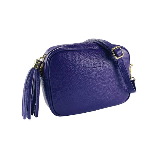 RB1007Y | Women's shoulder bag in genuine leather Made in Italy. Removable shoulder strap. Attachments with shiny gold metal snap hooks - Purple color - Dimensions: 20 x 15 x 7 cm