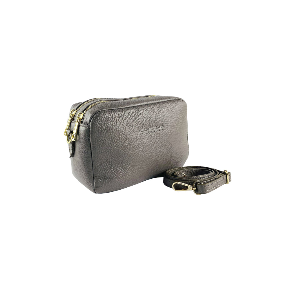 RB1008AQ | Women's Double Zip Shoulder Bag in Genuine Leather Made in Italy. Removable shoulder strap. Attachments with shiny gold metal snap hooks - Taupe color - Dimensions: 20 x 15 x 9 cm