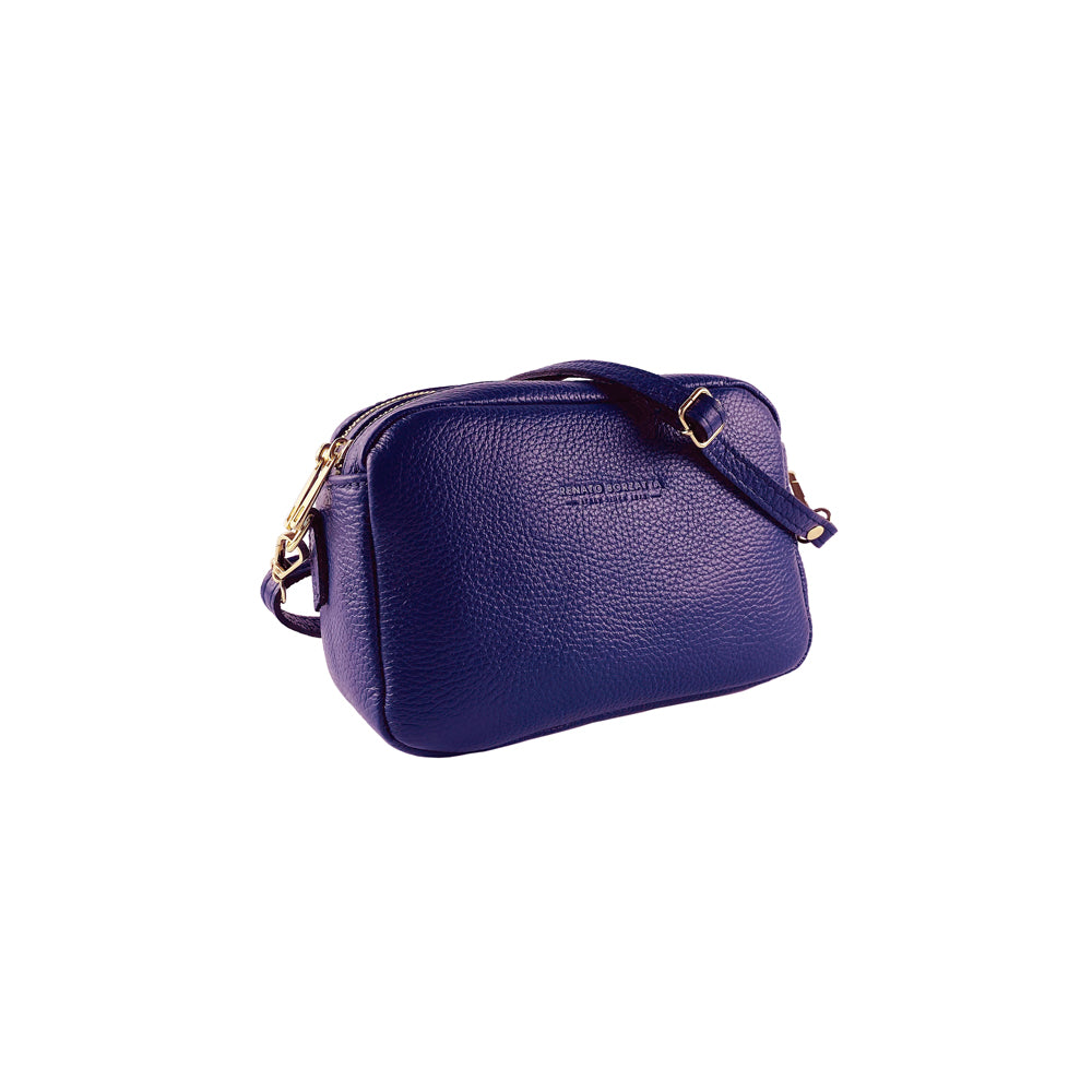 RB1008Y | Women's Double Zip Shoulder Bag in Genuine Leather Made in Italy. Removable shoulder strap. Attachments with shiny gold metal snap hooks - Purple color - Dimensions: 20 x 15 x 9 cm