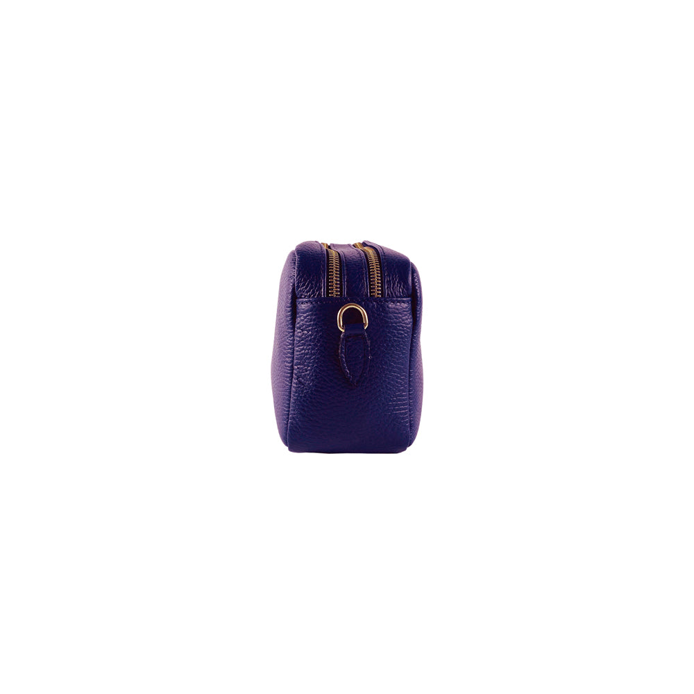 RB1008Y | Women's Double Zip Shoulder Bag in Genuine Leather Made in Italy. Removable shoulder strap. Attachments with shiny gold metal snap hooks - Purple color - Dimensions: 20 x 15 x 9 cm