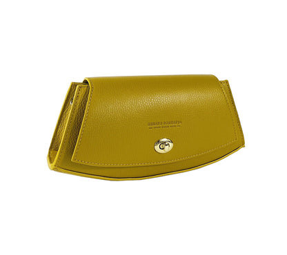 RB1009AR | Borsa Donna a Spalla in Vera Pelle Made in Italy. Tracolla removibile. Attacchi con moschettoni in metallo Oro Lucido - Colore Senape - Dimensioni: cm 30 x 16 x 7