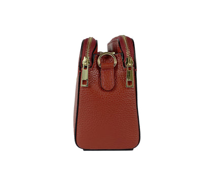 RB1011V | Women's shoulder bag in genuine leather Made in Italy. Removable shoulder strap. Attachments with shiny gold metal snap hooks - Red color - Dimensions: 25 x 17 x 10 cm