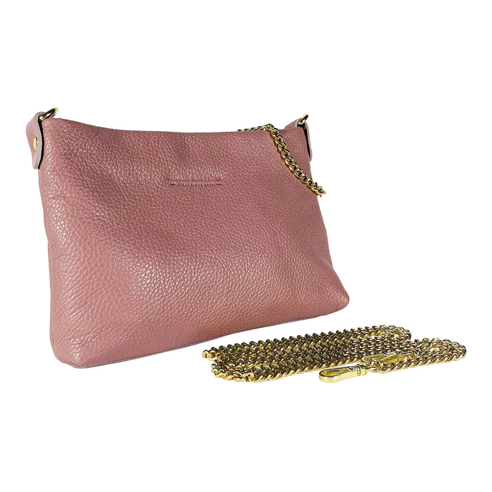 RB1012AZ | Flat Shoulder Bag for Women in Genuine Leather Made in Italy with handle and removable metal shoulder strap. Attachments with shiny gold snap hooks - Antique pink color - Dimensions: 26 x 17 x 5 cm