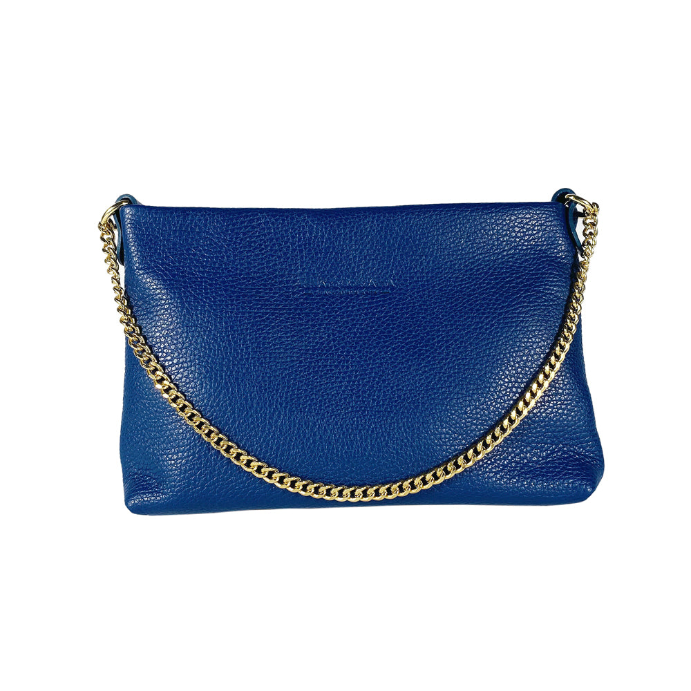 RB1012CH | Flat Shoulder Bag for Women in Genuine Leather Made in Italy with handle and removable metal shoulder strap. Attachments with shiny gold snap hooks - Royal blue color - Dimensions: 26 x 17 x 5 cm