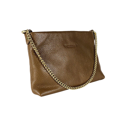 RB1012CK | Flat Shoulder Bag for Women in Genuine Leather Made in Italy with handle and removable metal shoulder strap. Attachments with shiny gold snap hooks - Caramel color - Dimensions: 26 x 17 x 5 cm