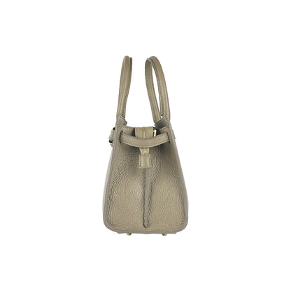 RB1016AQ | Women's handbag in genuine leather Made in Italy with removable shoulder strap. Attachments with shiny gold metal snap hooks - Taupe color - Dimensions: 28 x 20 x 14 + 12.5 cm