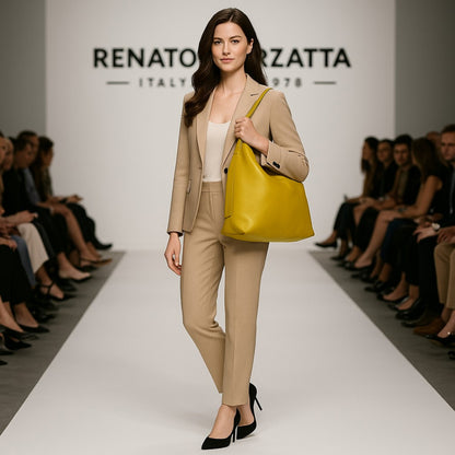 RB1017AR | Borsa Donna a spalla Morbida in Vera Pelle Made in Italy con manico singolo e tracolla removibile. Attacchi con moschettoni in metallo Oro Lucido - Colore Senape - Dimensioni: cm 36 x 40 x 13