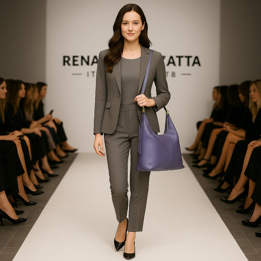 RB1017Y | Borsa Donna a spalla Morbida in Vera Pelle Made in Italy con tracolla removibile. Attacchi con moschettoni in metallo Oro Lucido - Colore Viola - Dimensioni: cm 36 x 40 x 13