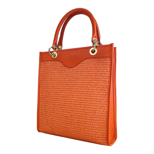 RB1026BM | Vertical women's handbag in genuine leather and straw Made in Italy. Removable and adjustable leather shoulder strap. Polished Gold Accessories - Coral Color - Dimensions: 24 x 29 x 9 cm