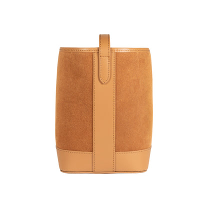 RB1031CQ  | Borsa Donna a Secchiello BRENDA in Vera Pelle Made in Italy. Accessori in metallo Oro Lucido - Colore Cuoio - Dimensioni: cm 25 x 23,5 x 17