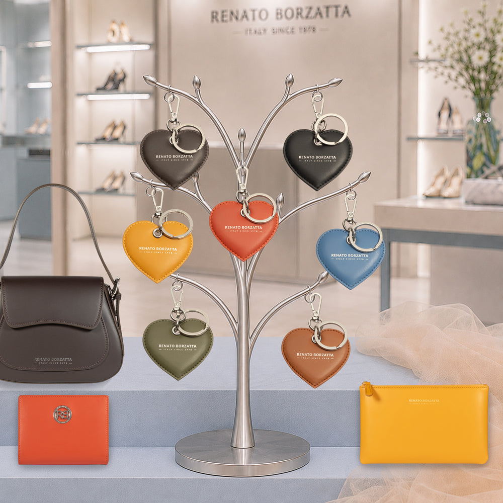 RB1082SAM | Portachiavi Heart Charm Made in Italy in in Vera Pelle Liscia Opaca. Colore Paprika