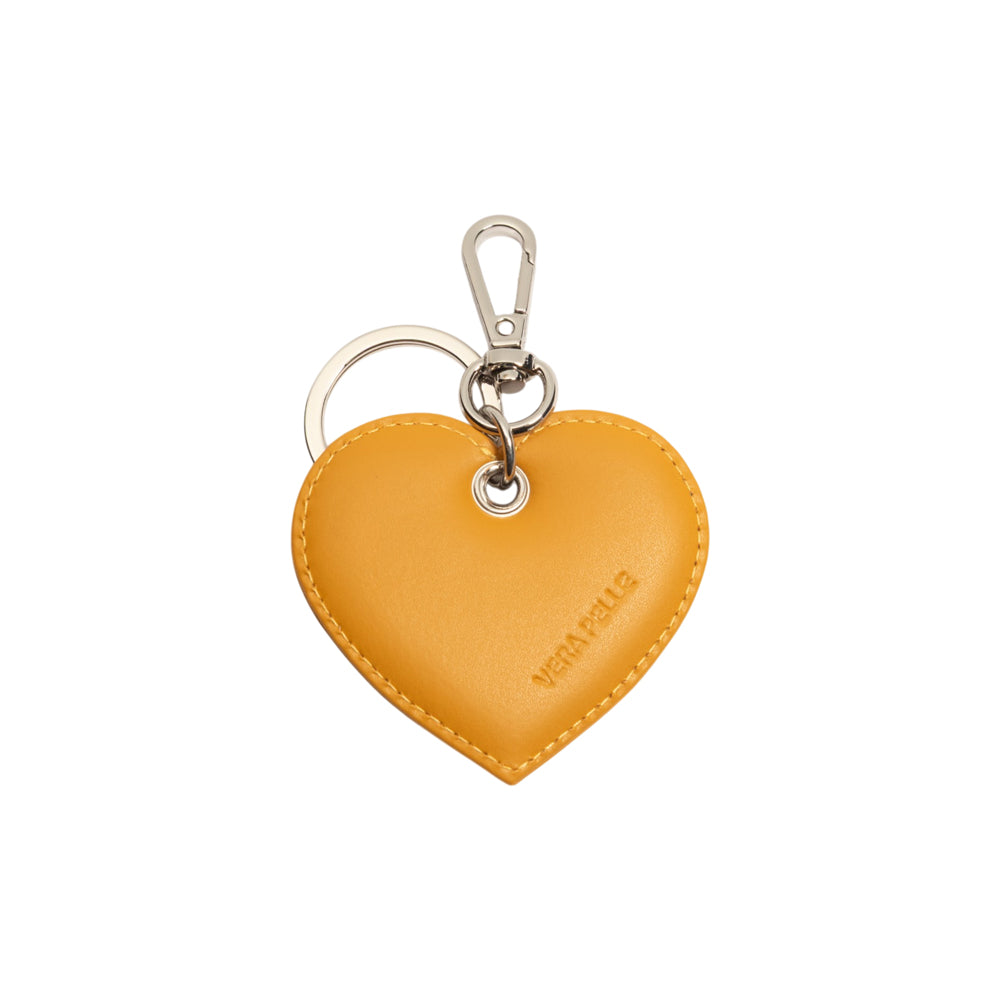 RB1082SAR | Portachiavi Heart Charm Made in Italy in in Vera Pelle Liscia Opaca. Colore Senape